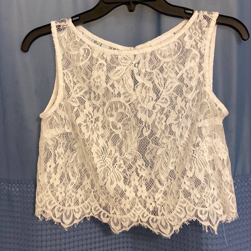 White lace cropped tank
